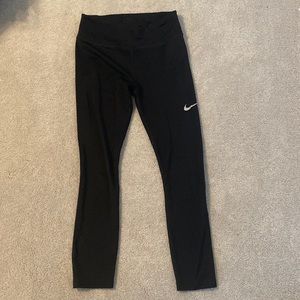 Athletic black leggings